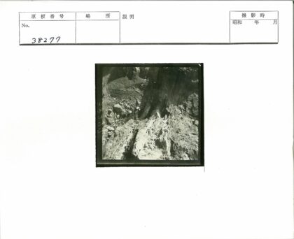 崎岖巨石地貌高角度俯瞰.jpg