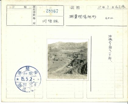 崎岖悬崖与山谷河流风景.jpg