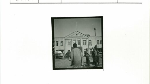 工业区大楼与卡车街景.jpg