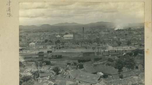 工业区建筑与电车风景.jpg