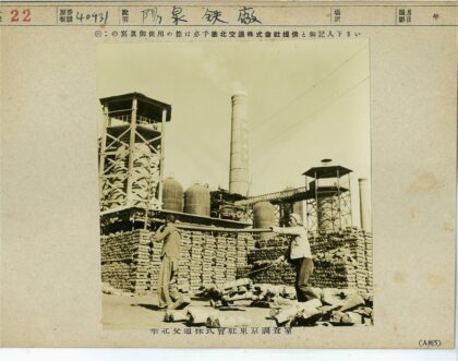 工业区木料处理工作场景.jpg