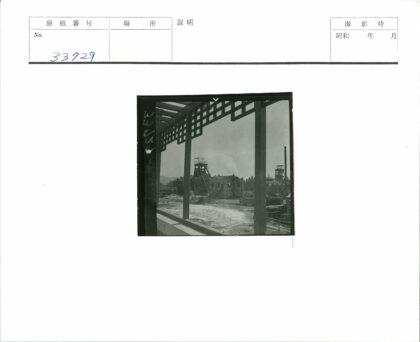 工业区烟囱与木格天空.jpg