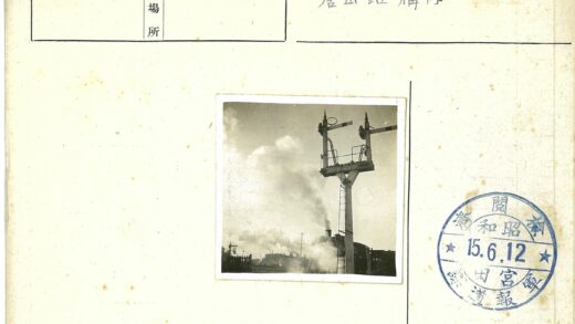 工业区蒸汽机车与信号柱.jpg