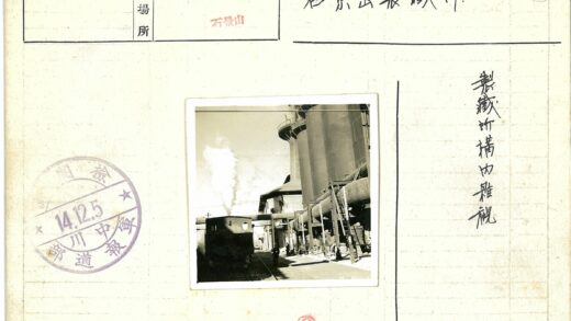 工业区蒸汽机车与管道储罐.jpg