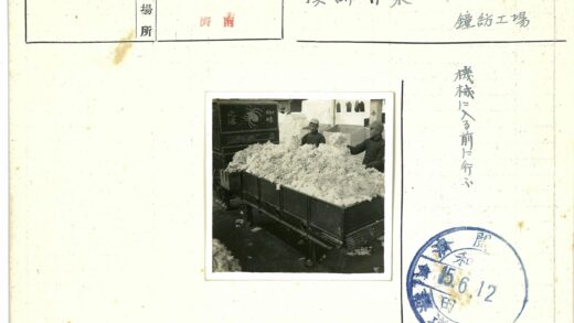工业区货车与蜘蛛卡车运输场景.jpg