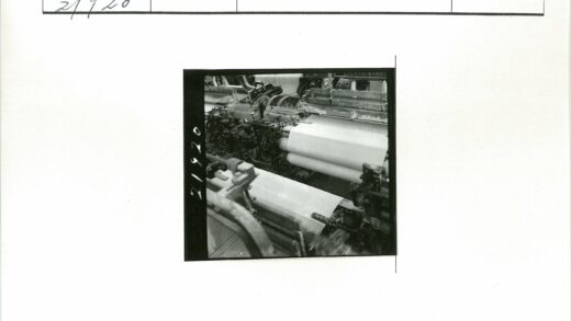 工业印刷机滚筒纸张加工特写.jpg