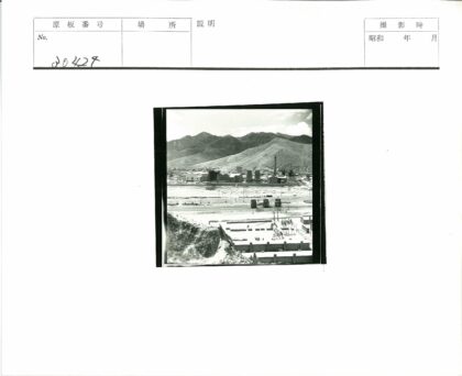 工业园区山区背景建筑群.jpg