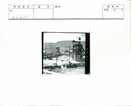 工业场地与群山景观.jpg