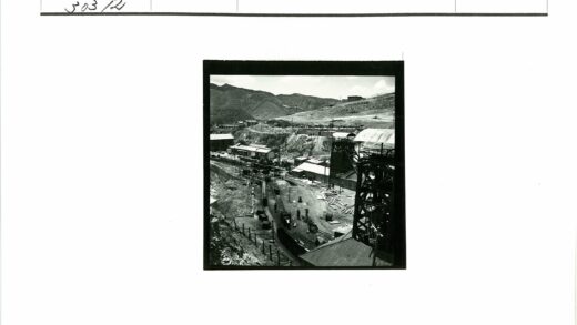 工业场地建设历史场景.jpg
