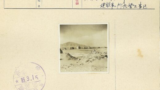 工业山脉与贫瘠荒地景观.jpg