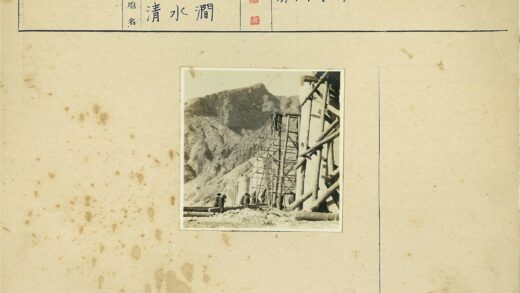 工业建筑工人与山地冬景.jpg