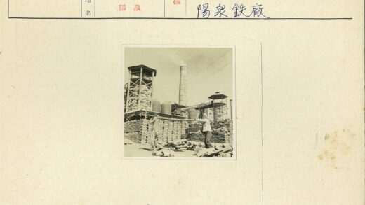 工业建筑工人与烟囱实景.jpg
