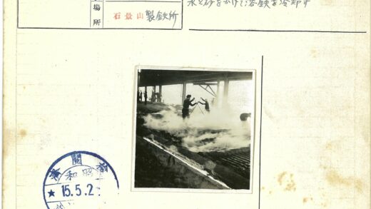 工业建筑工人作业蒸汽升起.jpg