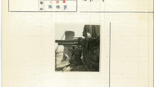 工业建筑工人操作设备工作场景.jpg