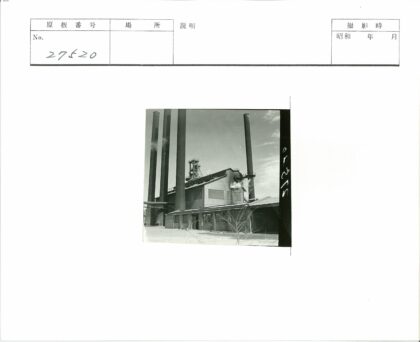 工业建筑烟囱冒烟景观.jpg