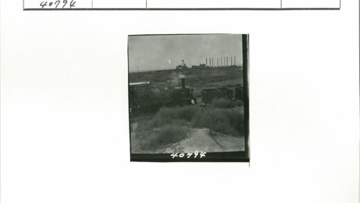 工业时代蒸汽机车运输场景.jpg