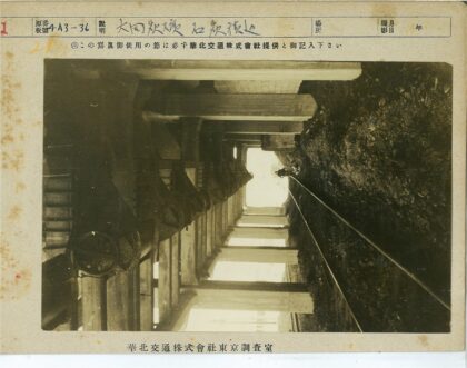 工业机械与隧道铁轨场景.jpg