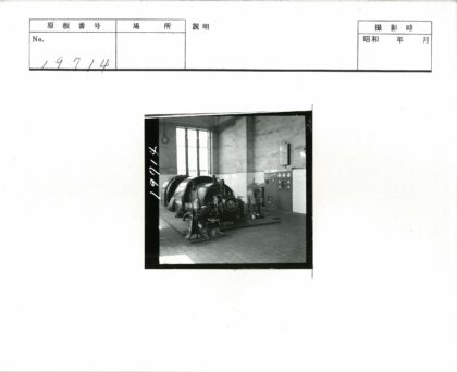 工业机械控制室工作场景.jpg