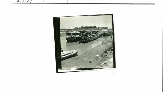 工业河岸停船景观.jpg