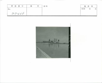 工业烟囱水塔倒影.jpg