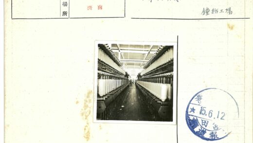 工业纺锤机械线轴排列.jpg