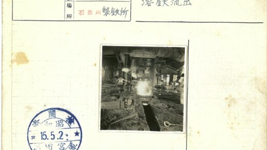 工业设施工人操作机器管道.jpg