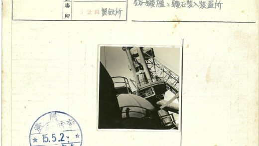 工业设施管道与储罐景观.jpg