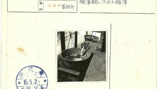 工业车间金属桶与桨窗景.jpg