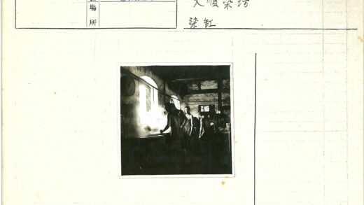 工业风车间工人劳作场景.jpg