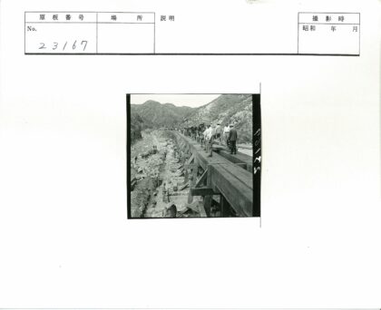 工人山区木结构施工.jpg