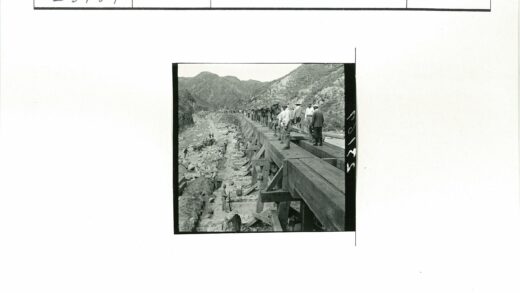 工人山区木结构施工.jpg