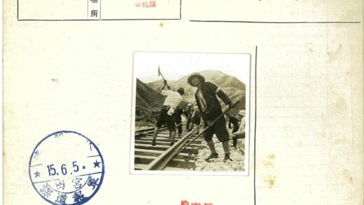 工人山区铺设铁轨历史影像.jpg