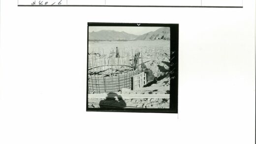 工人建造钢筋圆形结构工地.jpg