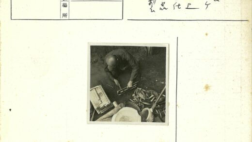 工人操作工具除尘工作场景.jpg