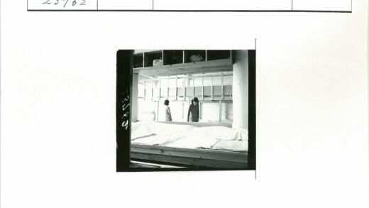 工人操作木架平台工作场景.jpg