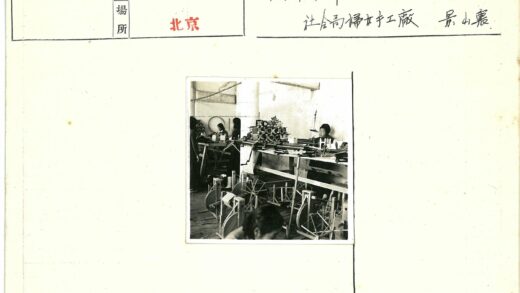 工人操作机械工作场景.jpg
