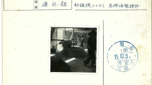 工人操作磨石机制作木器.jpg