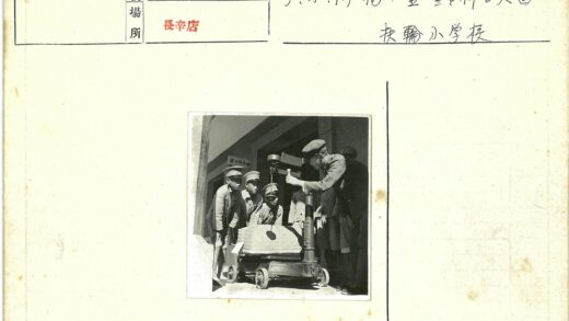 工人操作称重设备现场.jpg
