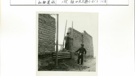 工人操作设备于巨墙旁.jpg