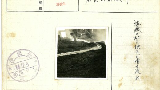 工人操作高温熔金属流.jpg