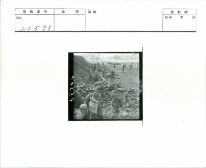 工人整理石材建造建筑.jpg