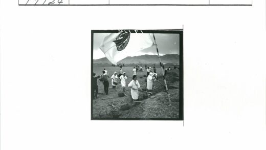 工人田野劳作旗帜飘扬.jpg