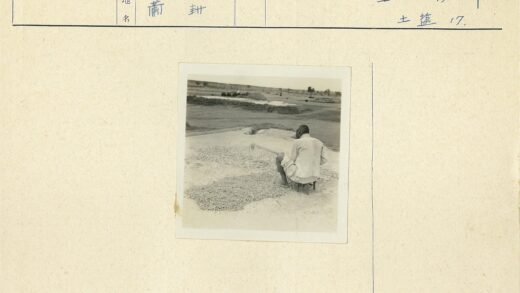 工人砾石地劳作景观.jpg