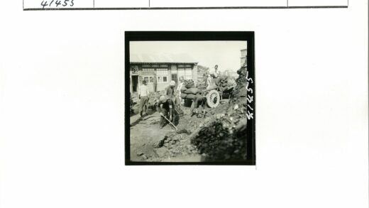 工人铲土装车建筑背景.jpg