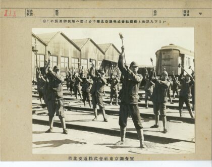 工人集体作业工业区火车背景.jpg