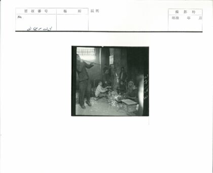 工匠与孩子吹制玻璃场景.jpg