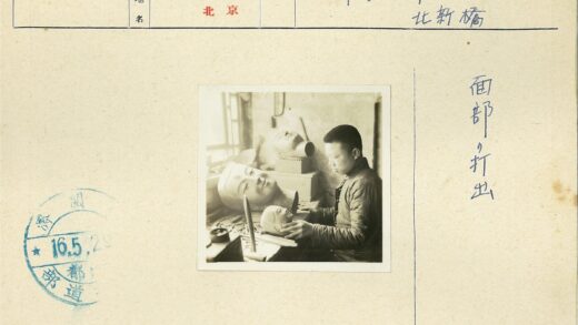 工匠专注雕刻头像工作照.jpg
