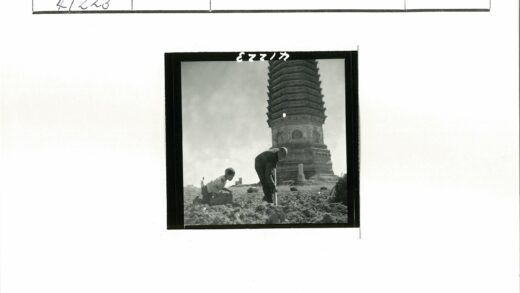 工匠修建华丽古塔.jpg