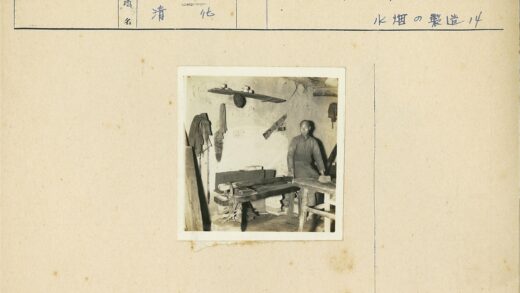工匠在工具房工作.jpg