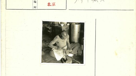 工匠在车间加工金属.jpg